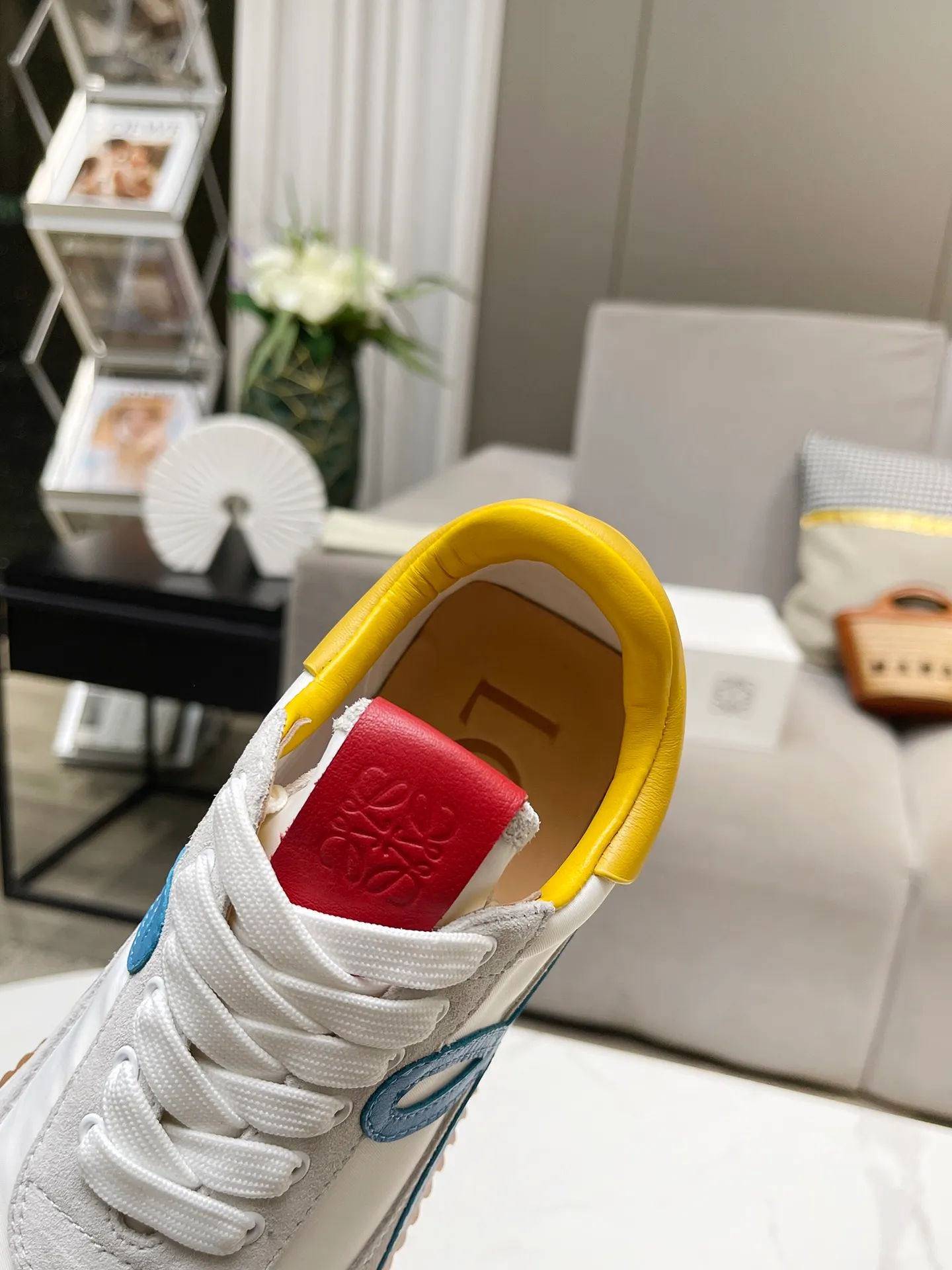 👟👟Ex-factory price 520👟👟 Men's code +10 Women's model: 35--39 (customized code 40 for women), Men's model: 40--44 (customized code 45 for men), 🔥🔥Hot LOEWE 2024 latest inner color block moral training shoes Forrest Gump shoes super good-looking super versatile color block stitching upper Very high-end hidden inner vagina 4cm! The heel has a novel design, is soft and comfortable, and has an exclusive brand logo on the side. It will be rated as the most comfortable sneaker of the year and is a must-have for your shoe cabinet!  The upper is made of special original cowhide + original cloth imported from Australia. The cowhide insole / original private model is exclusively customized with a 1:1 outsole!  Complete set in original packaging.